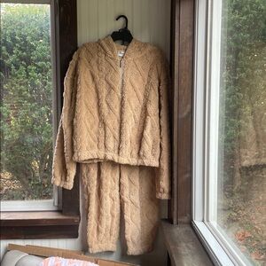 No Boundaries Tan Fleece Set top is xl pants are large